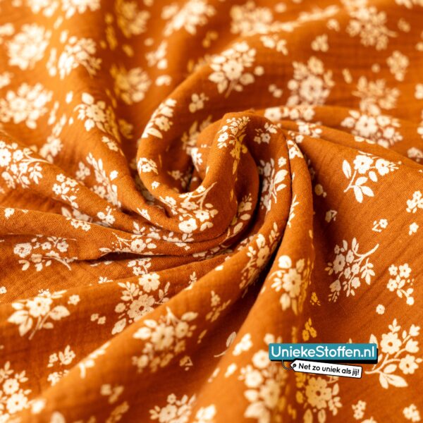 Hydrofiel roestbruin met witte bloemetjes